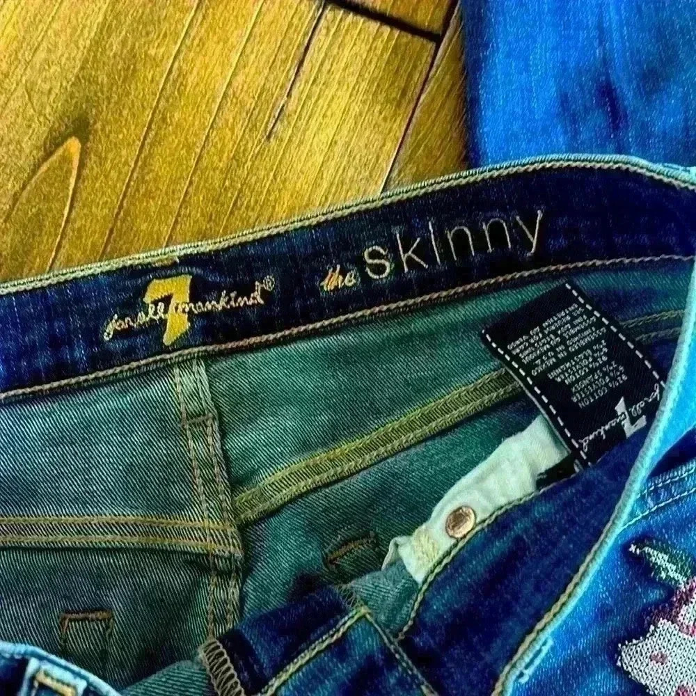 7 For All Mankind Rose Patch Jeans “the skinny” | Size 28 Waist - Picture 5 of 5